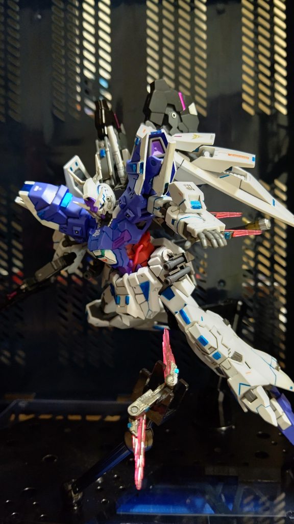 サイコミュによる遠隔投擲バタフライ・エッジは前回のバルギル同様装備してます。