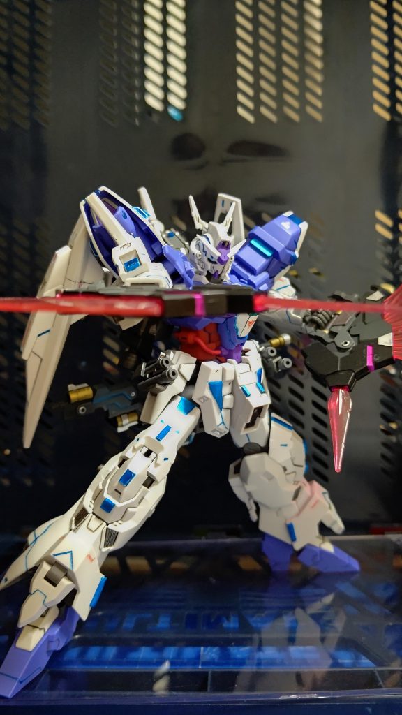 最後にバックパックに装備している近接武器ビーム・ナックルダガーです。舞うよう連撃を繰り出す...イメージです。