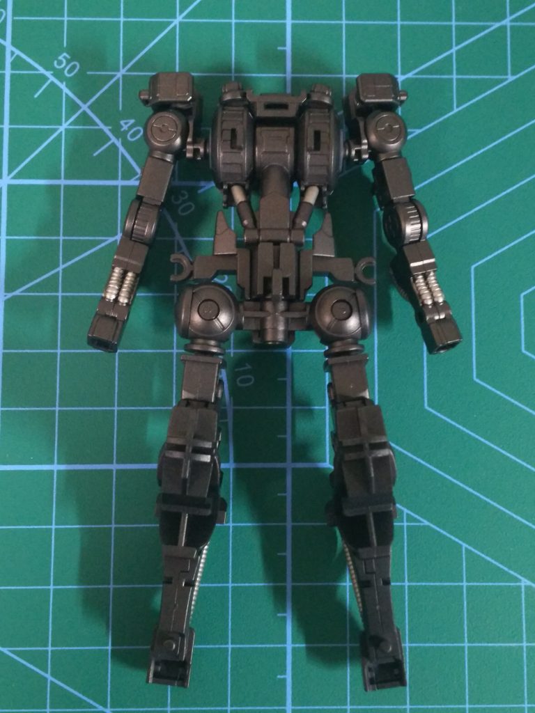 がンダムフレームはガンメタ、半光沢で塗ってあります。装甲の隙間からちらりと見えてカッコ良さを倍増してくれています。