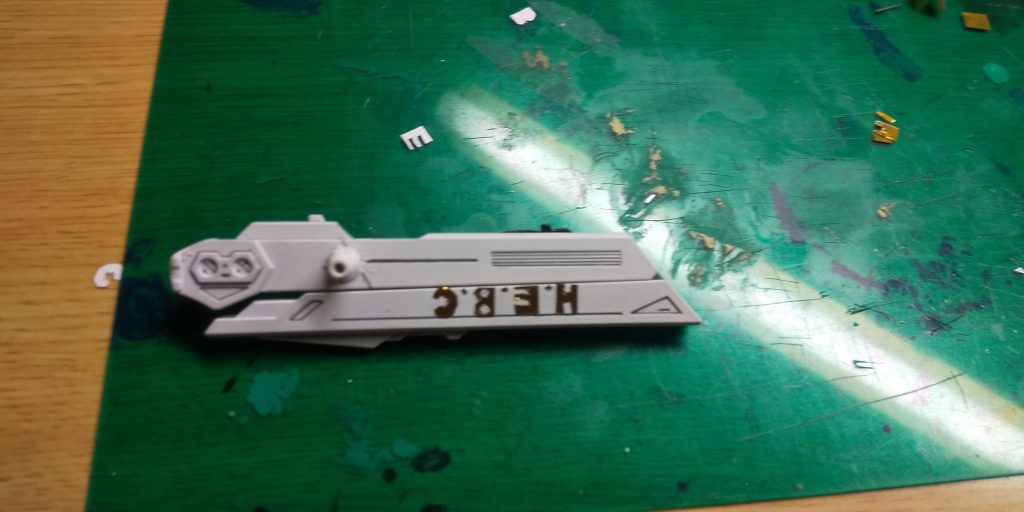 デスティ二ーのビーム砲をギリギリの長さまで切断して流用しました。