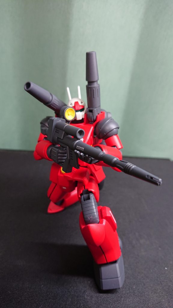 中距離支援型ということもあって、ビームライフルが意外と大型です。