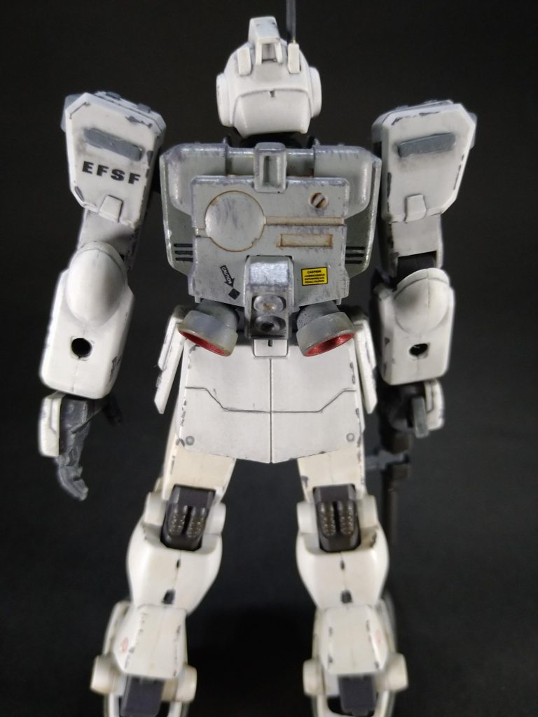 後ろ側。バックアップは同じくHGUCのジムコマンドから拝借。イメージはジムD型の新型バックアップの試験を兼ねた機体です。