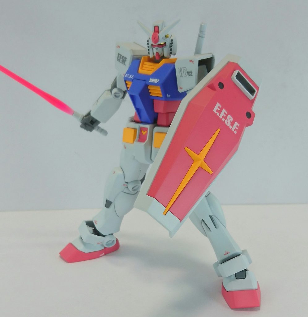 ビームサーベルのビーム刃は他キットから流用。軽くグラデーションを施してます。