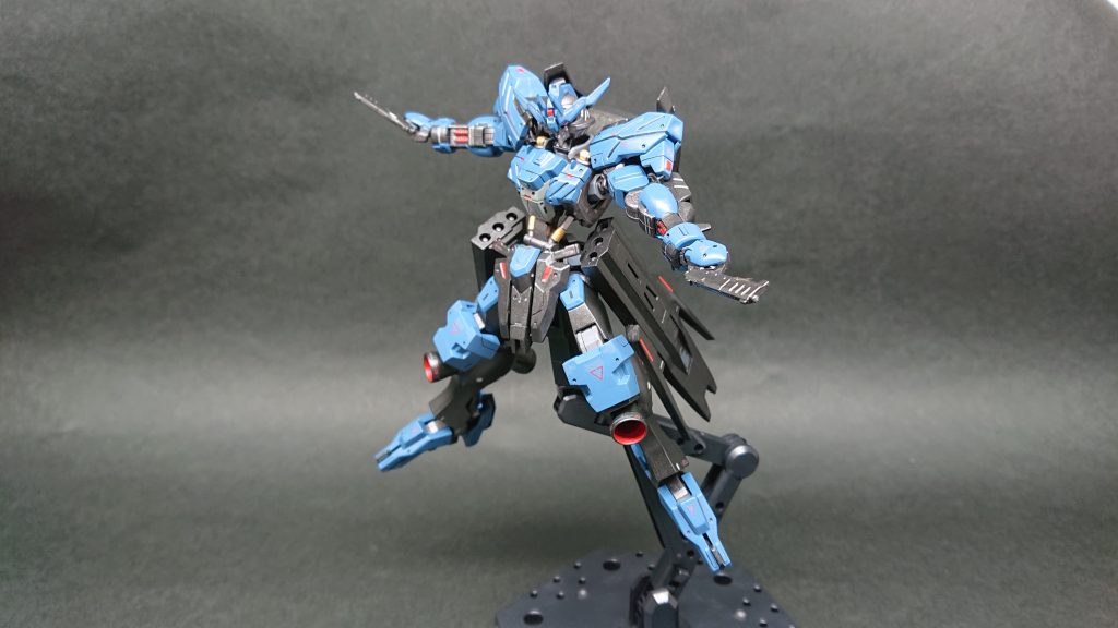 デカールも山程貼りました