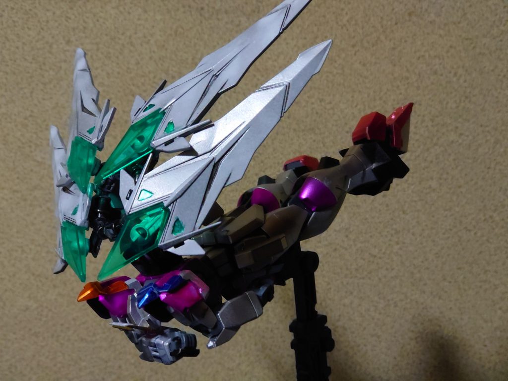 マリーニャ本人は「バトルの才能がない」と嘆いているが実のところ…インパルスシルエットを展開したまま体当たりすればMAすら撃退できるとファンの人たちは気付いているが「推しに危険なマネはさせられない」ということで全員一致で秘密にしている。。以上、拙い妄想の垂れ流しを失礼しました(θ‿θ)