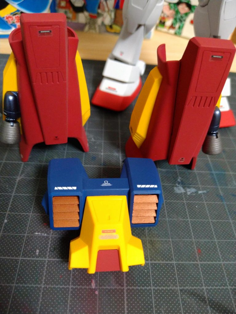 おもちゃっぽさを出すため、パール系、メタリック系の塗装もしてみました。