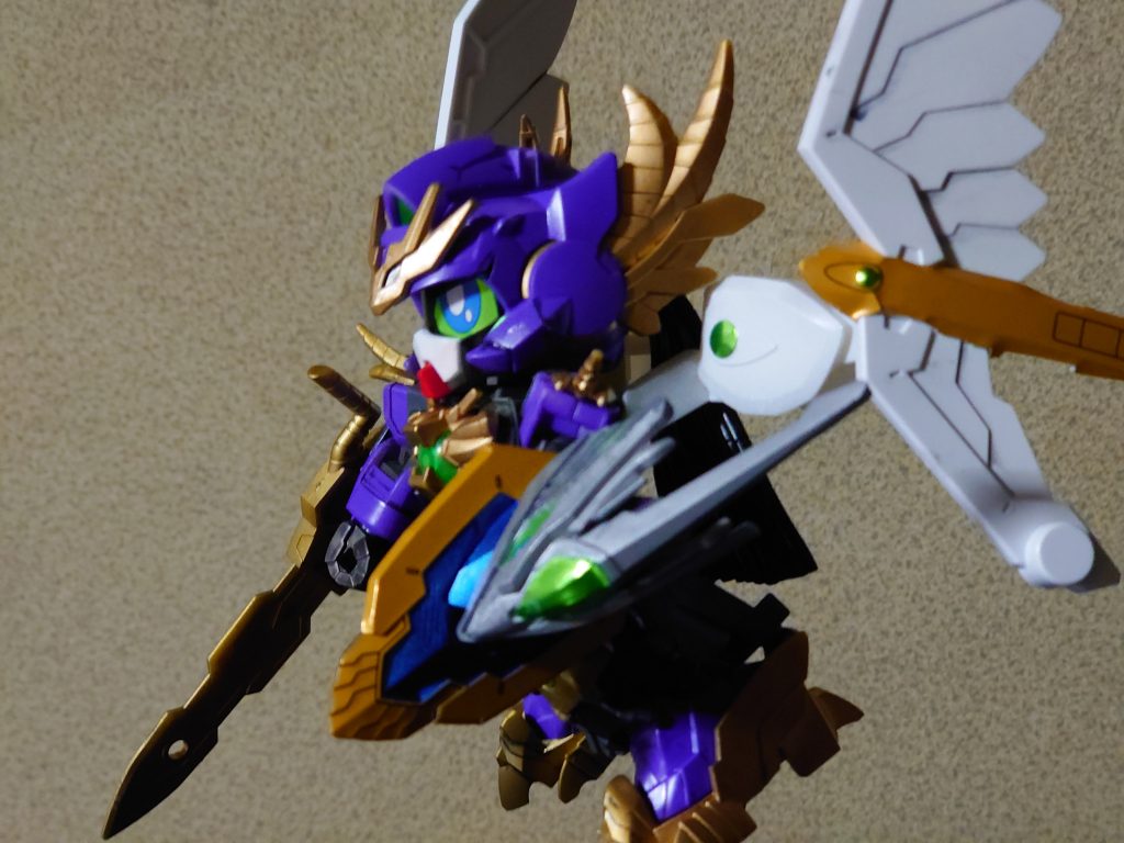 武装はまいまいが好きなFateから「約束された勝利の剣」と「全て遠き理想郷」を連想させるカラーリングにしました。