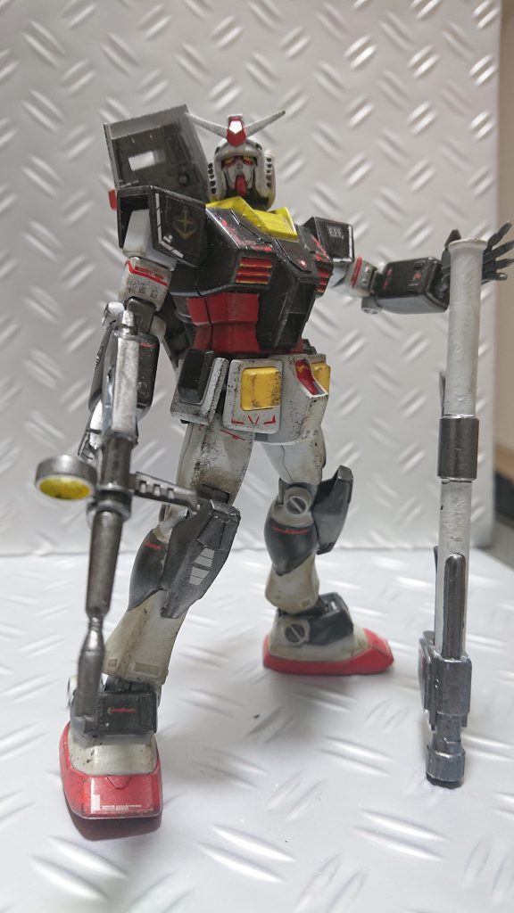 それでも、ガンダムを求める息子。嬉し反面、ＭＧはやめて欲しい。そこで購入したリバイブ前のガンダムです。 