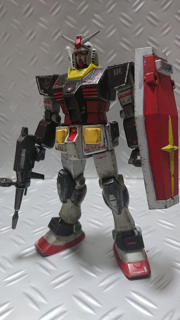 以前作成したFGガンダムが息子のガンプラバトルによって股関節が完全に破壊され、MGの3.0ガンダムも格納していた下駄箱から落とされアンテナポッキリ&紛失。 