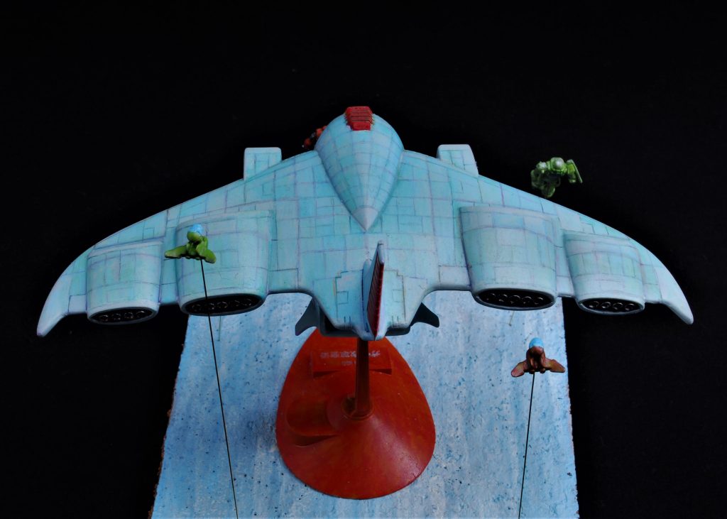 シャーペンの方が細かい線が楽に描けるので、結局シャーペンでパネルラインを描きました。イメージしたのは未来少年コナンのギガントです。