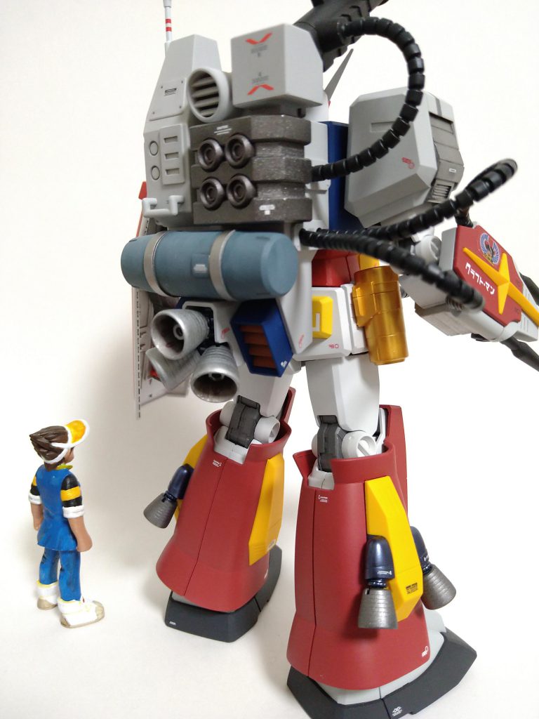 右。このホースが訳も分からずカッコよいです。小学生にはたまりませんね