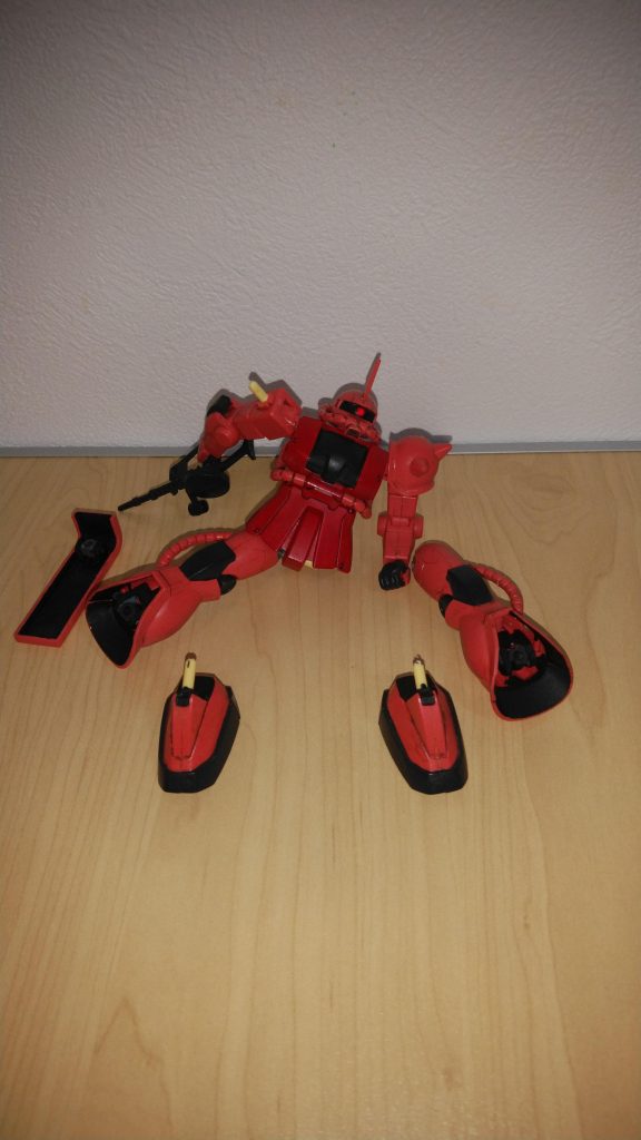 モノアイやスコープには透明のレジン(ダイソー)を塗ってテカリを出してます。