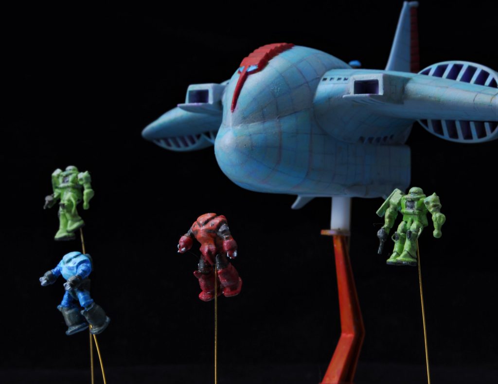 パネルラインはシャーペンで描いてます(スジ彫りが苦手なので)。