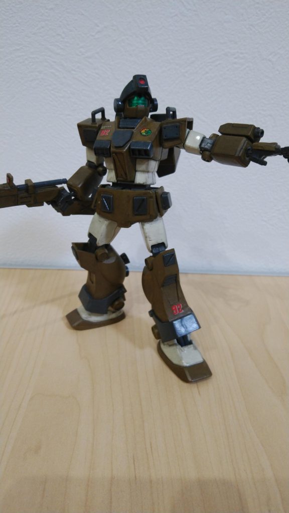 ジムにそのままスナイパーのパーツを貼り付けていくだけ、スネとバックパックのみ丸ごと移植です。 