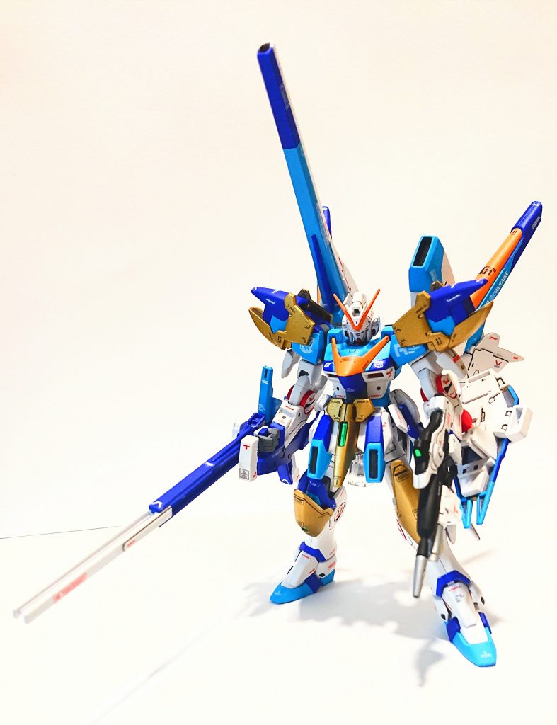 ゴールド以外の部分はV2のカラーにあわせて塗り分けました。