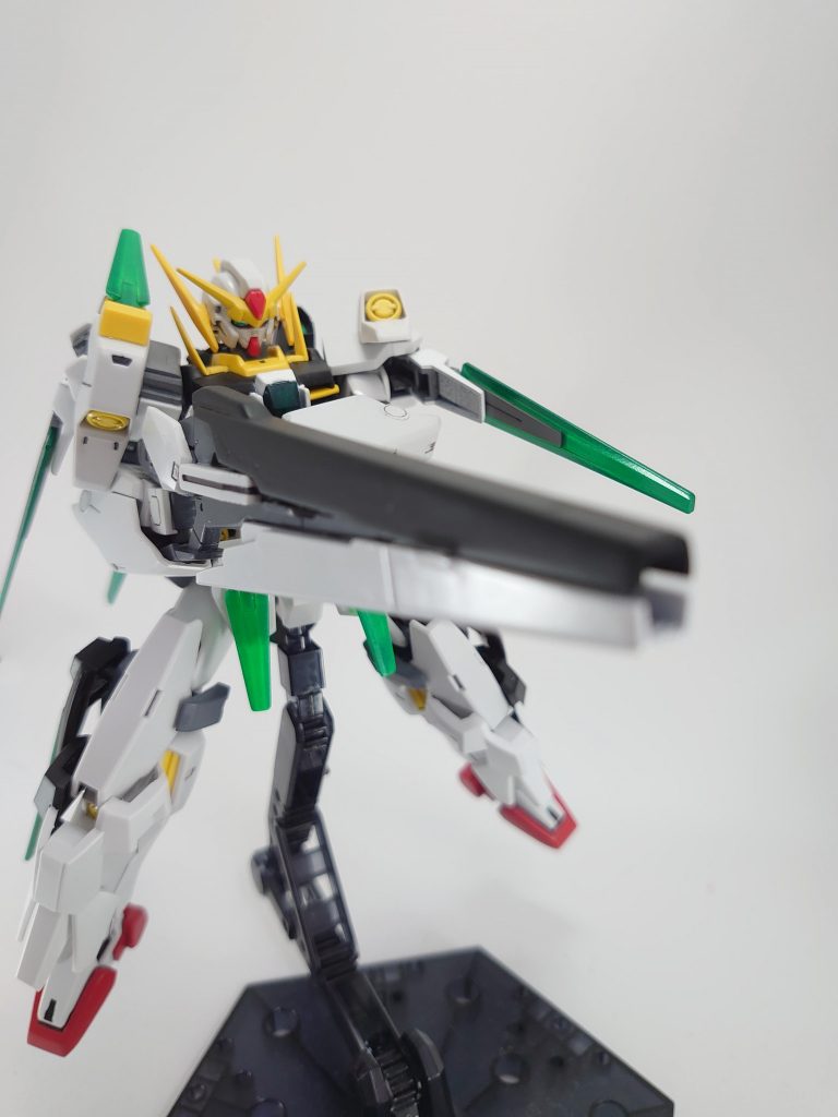 手持ち武器のGNランチャーライフルヴァーチェのGNバズーカを小型化し取り回しを良くしたもの