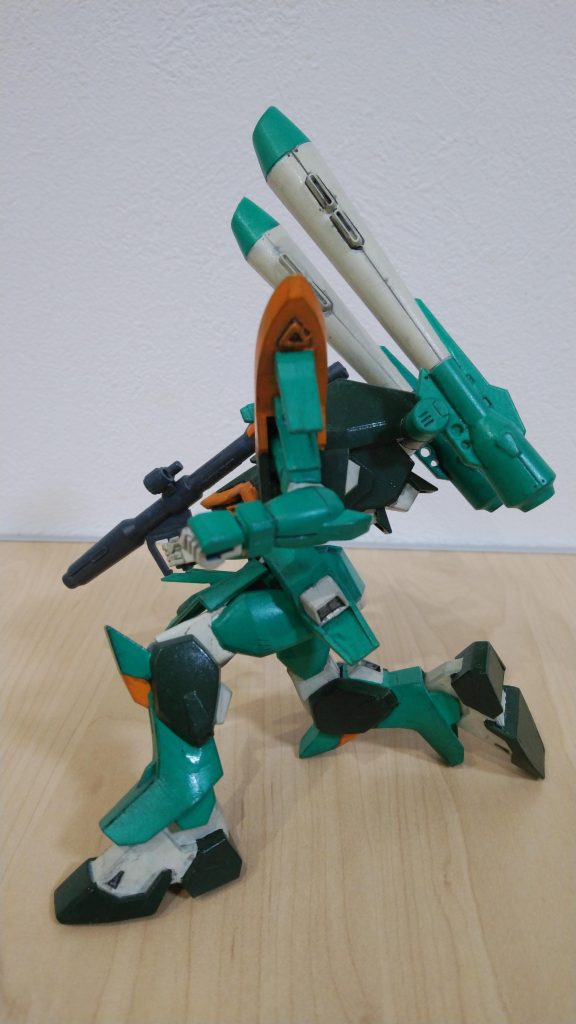 少し傾くけど膝立ポーズ 