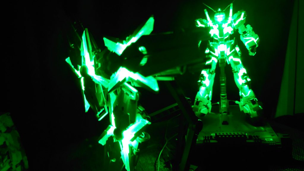 発光 緑写真には納められないのですが拍動のように光が明滅するのも綺麗。