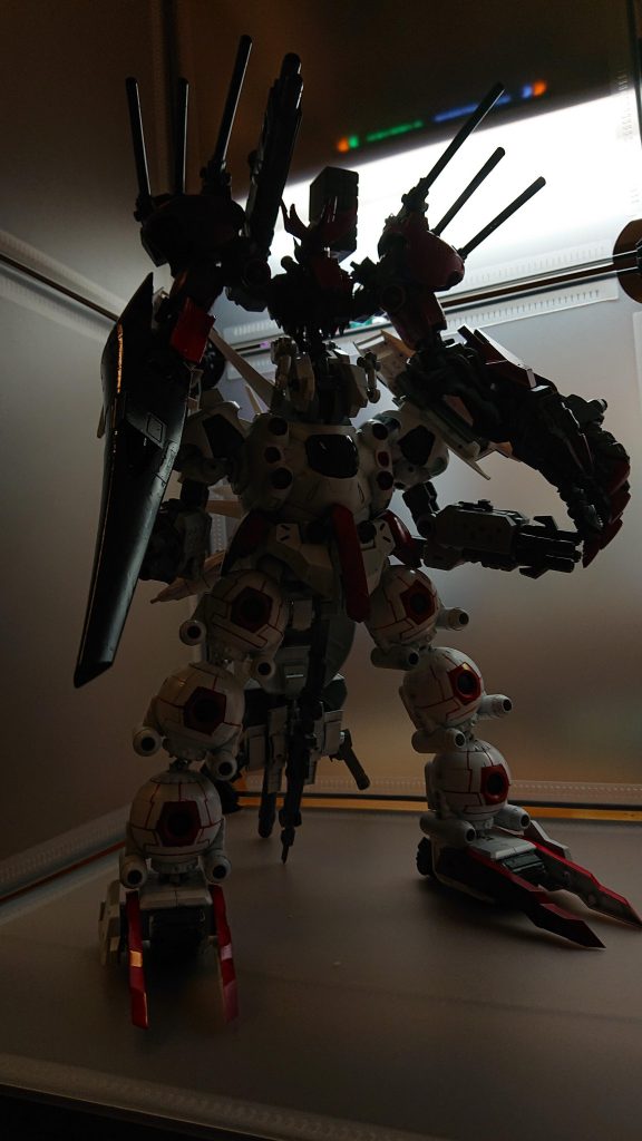 そしてついに災いの元凶にして最大最後の敵ディザイアガンダムがその姿を表す!!