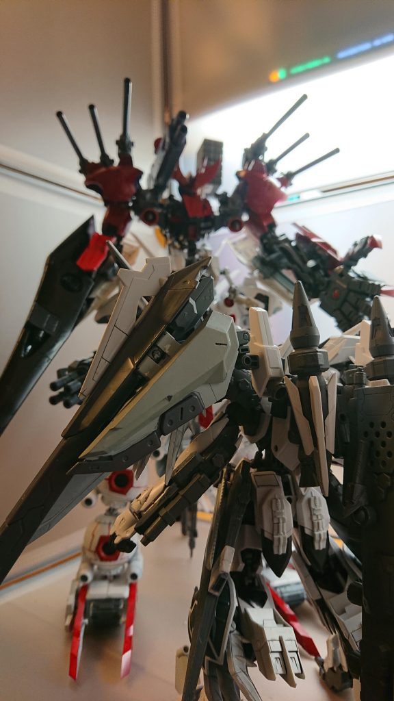 ラグナヴォルフVSディザイアガンダム最大にして最後の死闘が今始まる!!ちなみに勝敗のヒントはラグナヴォルフver2に載ってます