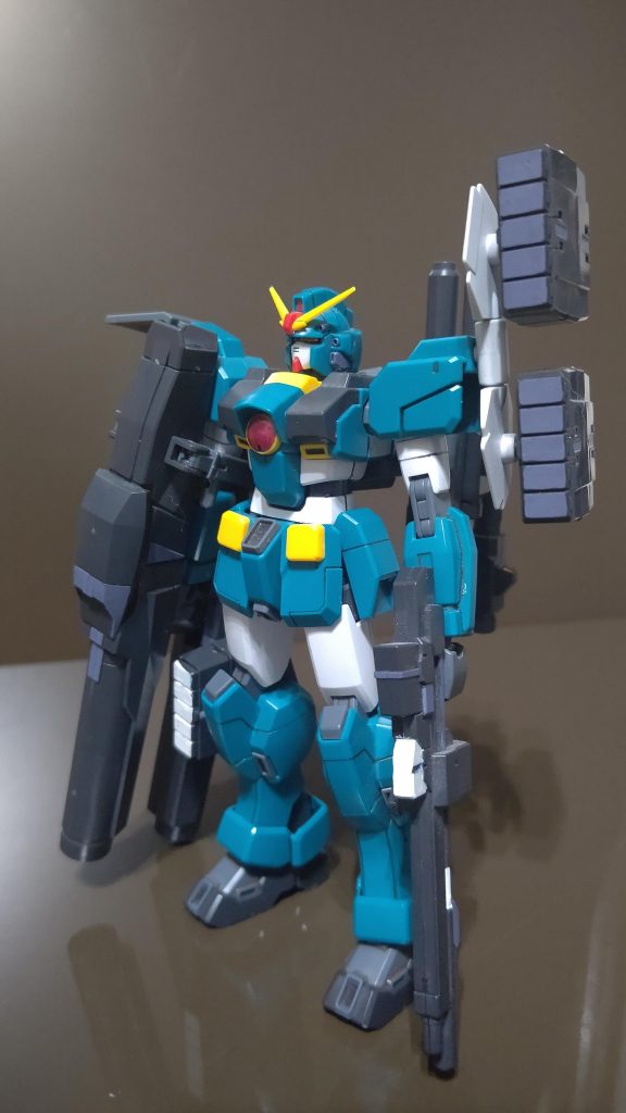 かつての設定画っぽく。棒立ち。武装はデストロイっぽい配置を目指しました。カードゲーム、「ガンダムウォー」に茶色でＸが登場した時、この棒立ちイラストだったのが妙に記憶に残ってます。まあ、これ純粋なレオパルドじゃ無いけど……