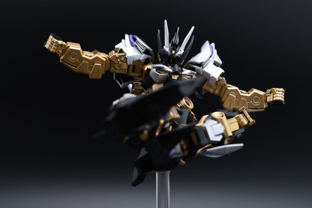 『THOUSAND DESTRUCTION』いわゆる必殺技であり対象に強力な蹴りを浴びせる。　　　　　　　　　　　　　　　　　　　　　　©ZAIAエンタープライズ