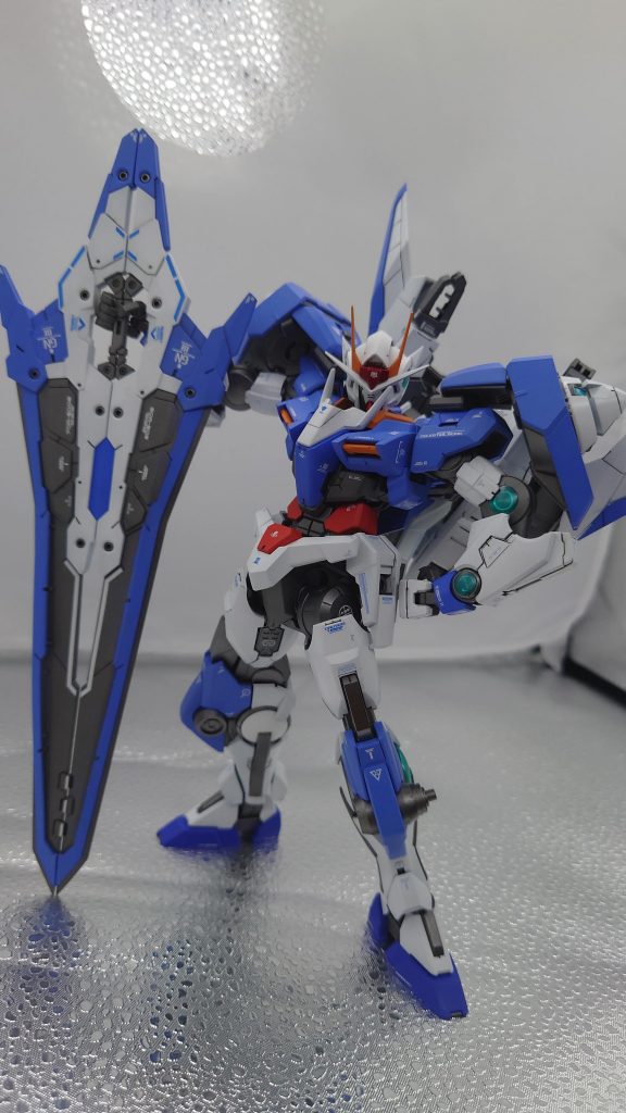 キット自体のフォルムも綺麗ですねほぼ無改造胸元のアンテナと角のシャープ化くらいです。