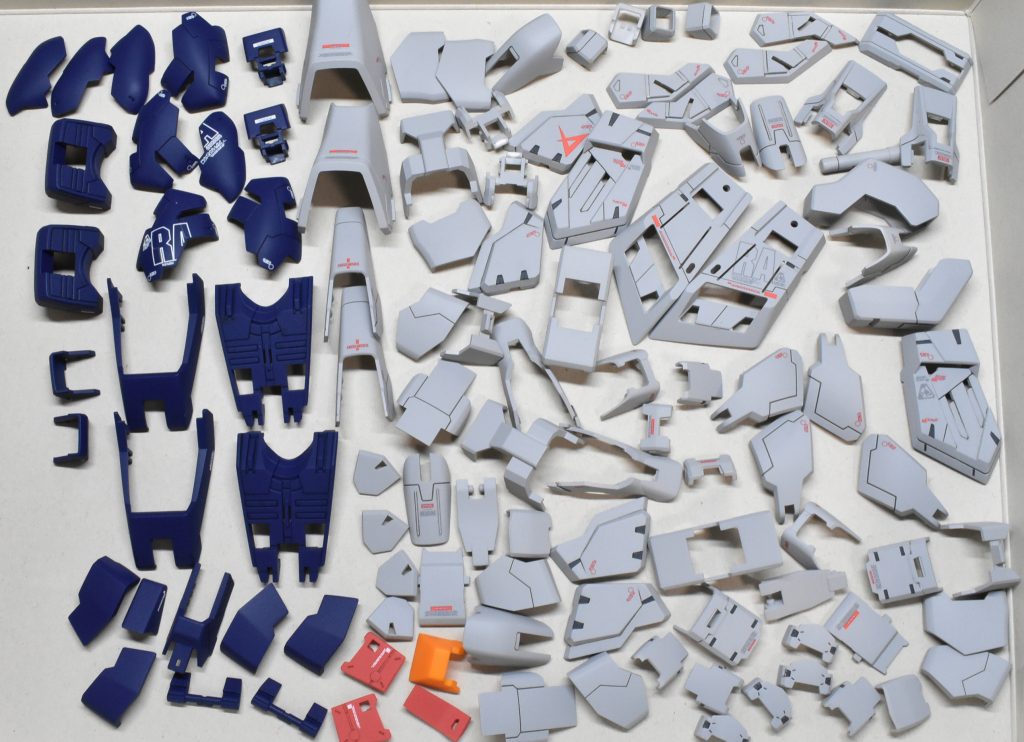 外装パーツたちの仕上げ状況。とにかくパーツ数が多くて大変でした。