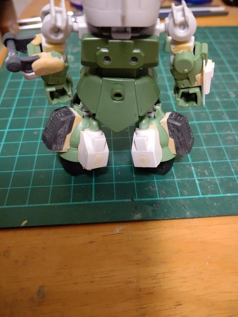 ジャンクパーツになってたBB戦士サザビーのファンネルコンテナとか孔明ニューのパーツを文字通りリサイクル