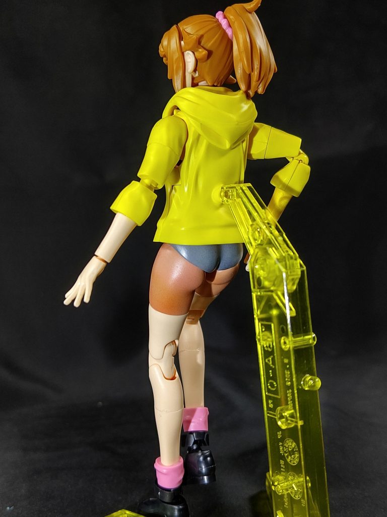 付属のフミナパンツは切れ角度が際ど過ぎたのでアヤメパンツを削りました。この方が中坊の健康的お色気が出ますね。