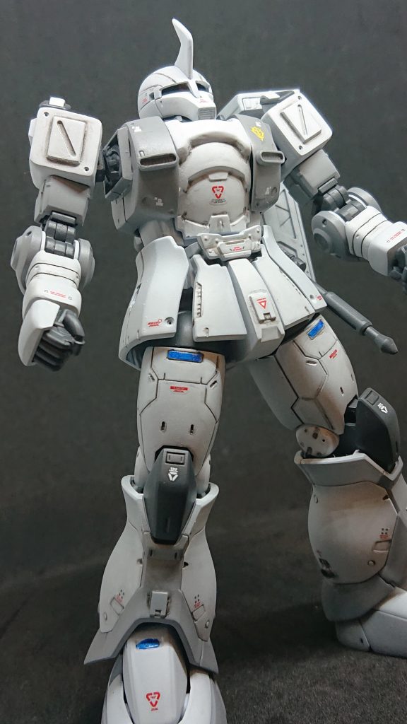 ホワイトカラーにレッドのコーションマークが映えました。