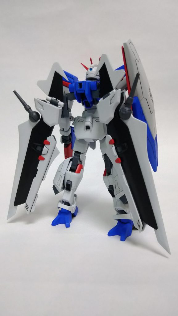 機体名:GAT-04G+S-A1n ガンダムネクストグロリア ガンダムグロリアは欠点として、飛行形態にならなければ20秒ほどしか飛行できないという弱点がありました。しかも、シールドが無くなってしまうとその飛行形態に変形できなく、致命的でした。 その為、シールドに依存せずとも飛行可能にするためノワールストライカーのウイングを装着させました。 これにより、飛行能力だけでなく、スピードと火力も上がりました。