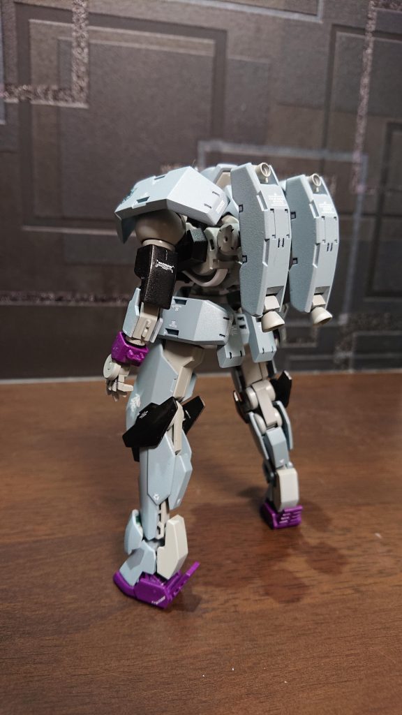 参考にさせて頂いた作品は数知れず。皆さんどうやったらそんなに上手く出来るんですかね。教えて欲しい…。しかしこのキット、本体に合わせ目がほぼ無いので合わせ目消しいらず。曲面が案外多いのがあれですが、かなり作りやすいですね。