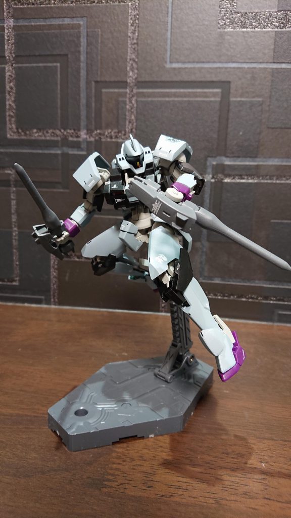 ギャラルホルン系のモビルスーツは武骨さがありつつも洗練されたデザインが堪らないですね。皆愛してる。