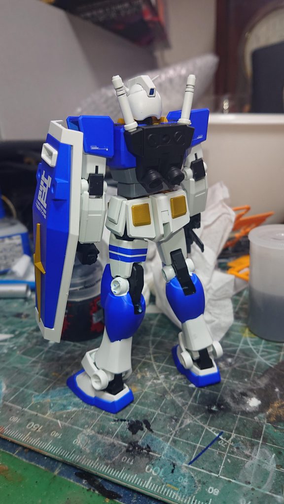 背面。塗装の実験台だったのでデカールはほぼ貼っていません。(段差消す練習しようと思ってたけど光沢吹くの忘れたので貼るのやめた言い訳)