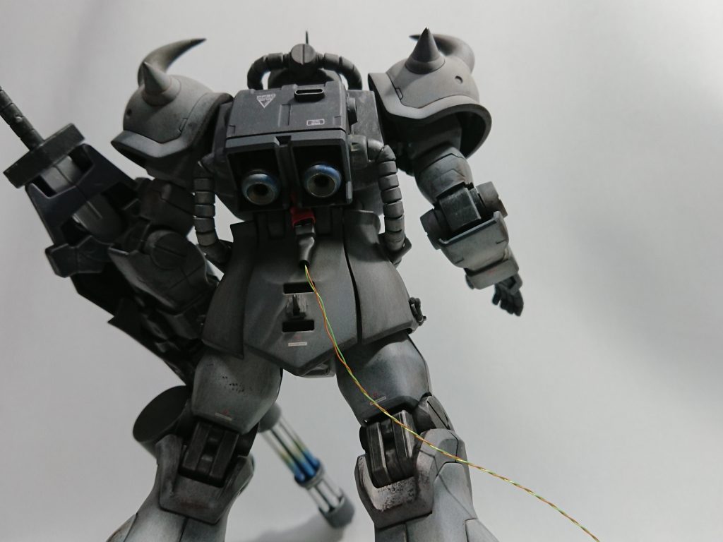 配線コネクタは目立たない位置に