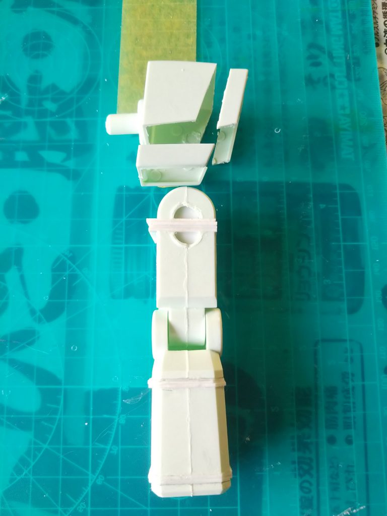 腕を延長、肩を小型化。