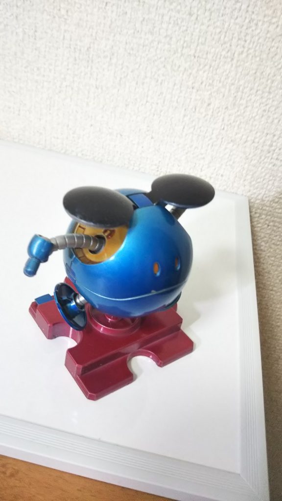 耳の部分塗装しようとして失敗(´;ω;｀)。クリアブルー塗装時点で下地のシルバーが溶けました。あと缶スプレーだと塗膜の定着がいまいちだったため、ケンプファー塗装で、エアブラシ購入を決意。