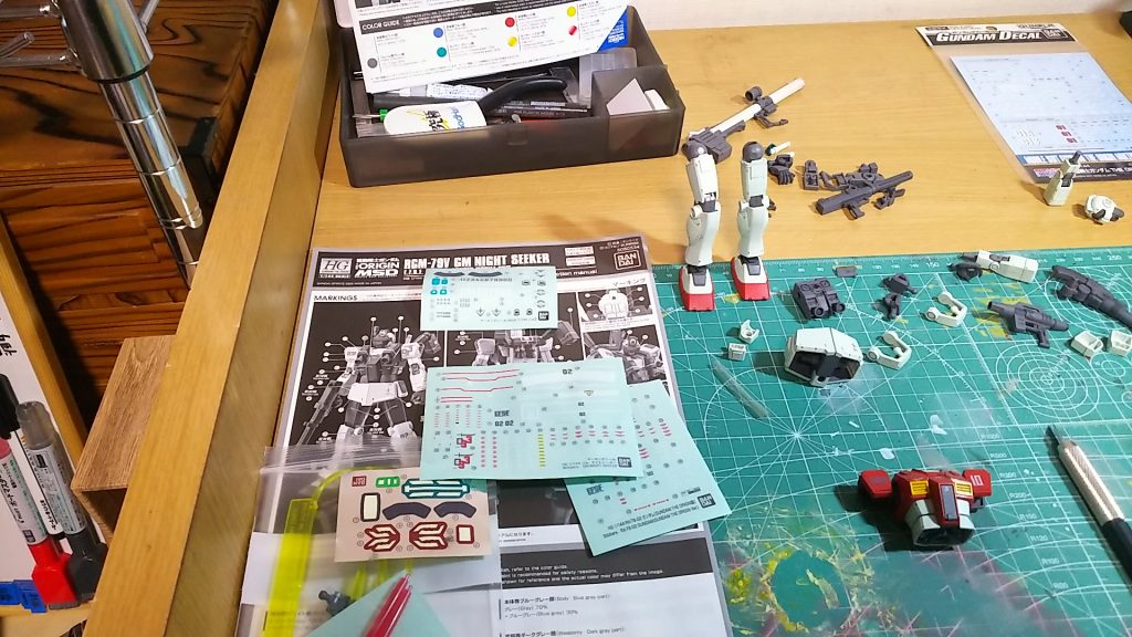 マーキングシールの時に撮影した1枚 シールだけで6時間かかってしまいました。その他の制作行程はよければ動画でご覧ください