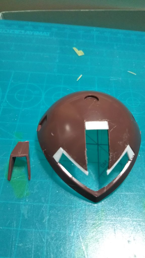 モノアイフレームを加工。