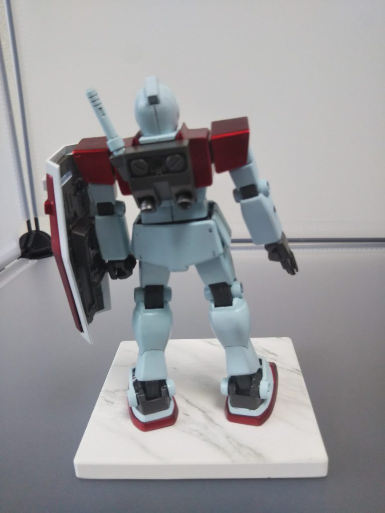 背面。本体薄水色部分はうまくアニメカラーに寄せられたのでは！？（ガイア・ピュアホワイト＋クリアブルー＋EXシルバー）