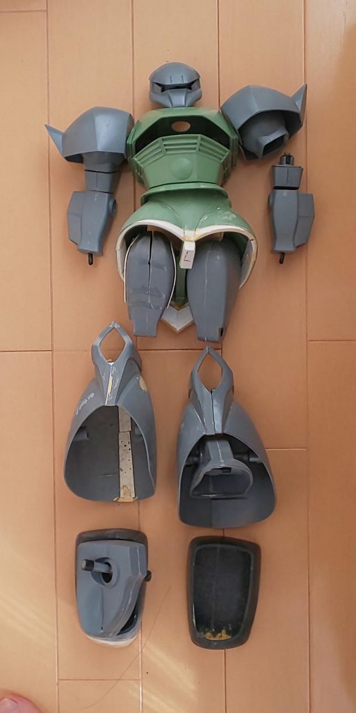 この状態から、スカートを少しずつ進めながらも、ほぼ6年放置してました。股関節を壊してから良いアイディアが浮かばず、やる気になれなかったのですよね。