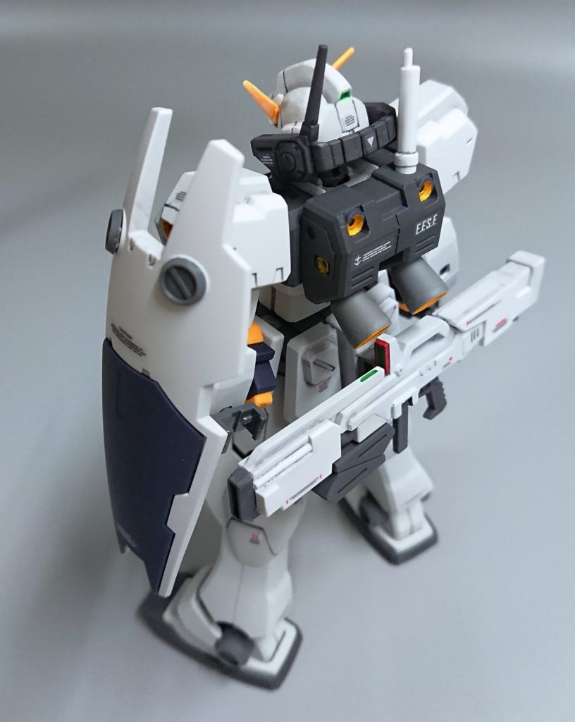 ビームライフルは、前回のジムクゥエルと同じくロングブレードライフルを切ってセミロング?ライフルへ改造。