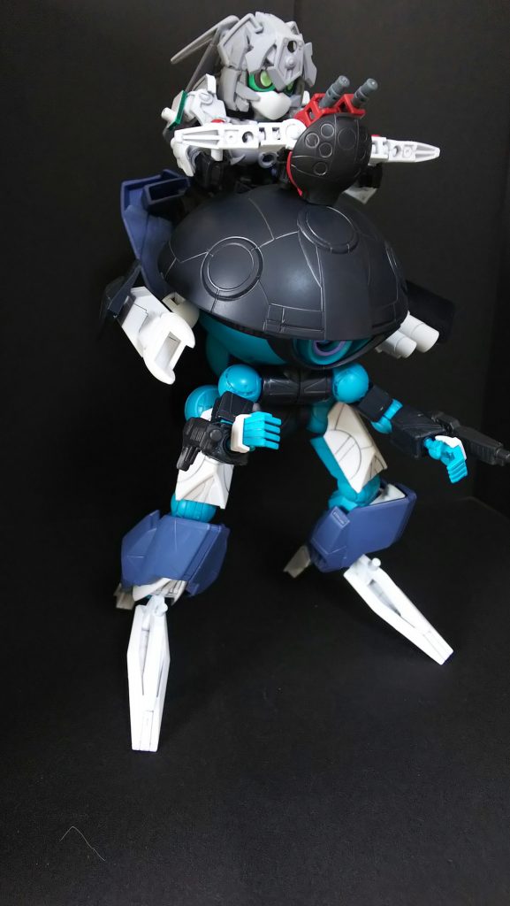 さすがに内部収納はできなかったんのですが、乗りこみは可能その際、ミニウォドム君は操縦桿になります