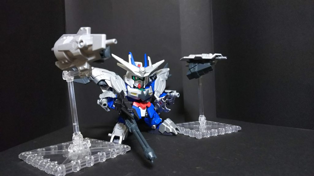 真っ白だとちょっと地味なんで、SDらしく銀色のアーマーにしました。