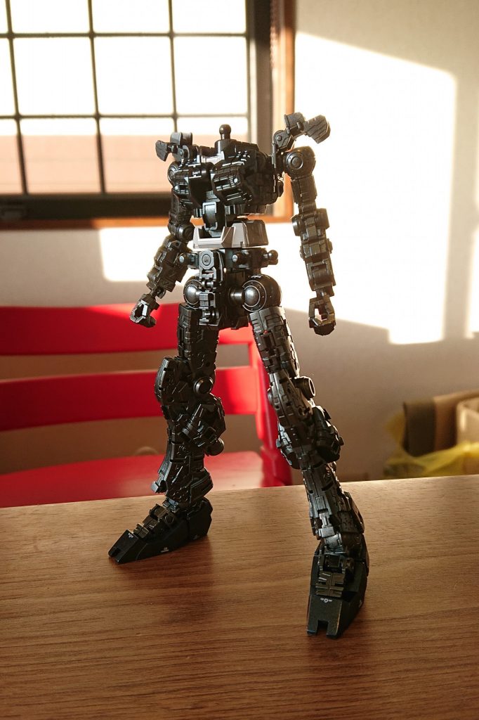 フレームのみの状態。成形色よりは濃いめの塗装になってしまいました。