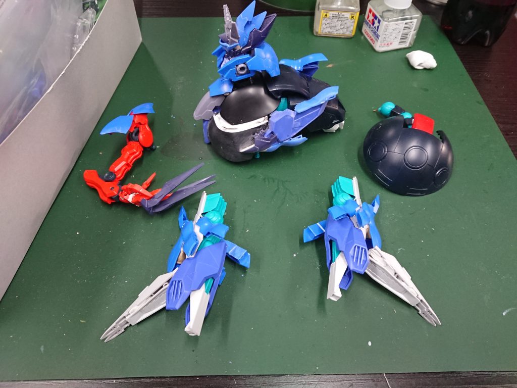 脚はもっとがっちりしていましたが外して細いままに戻しました。