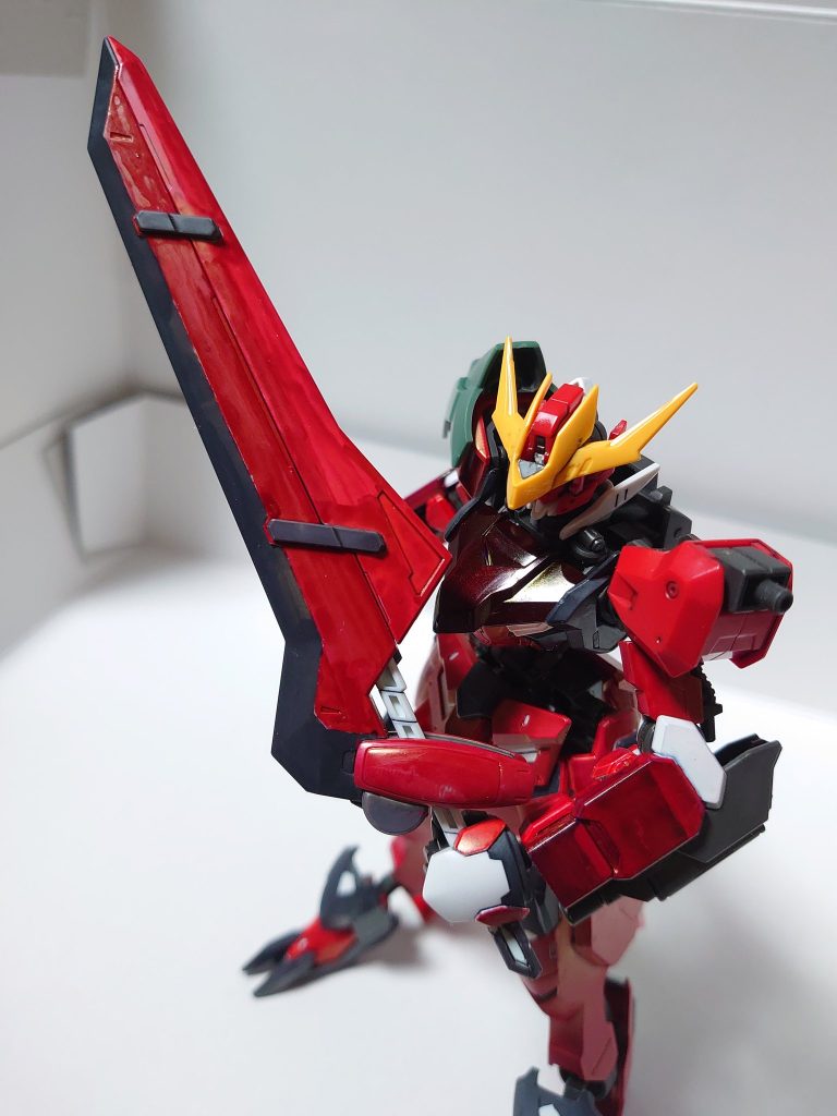 武装①バスターソード大型の剣。本機のメイン武装で粒子をまとわせることで一種の盾としても使用出来る。重量はありますがエイハブリアクターとガンダムフレームのおかげで片手でも軽々振るうことが出来ます。