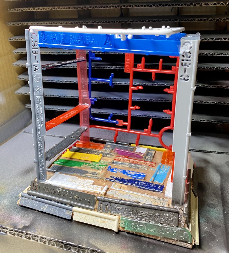 ガンダム ドックは2日程度で適当作成！強引接合必殺の木工ボンドでなんとか作成！