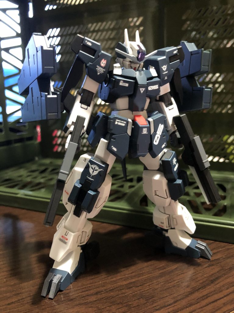 カラーはネイビーブルーで、シンプルに作りました。